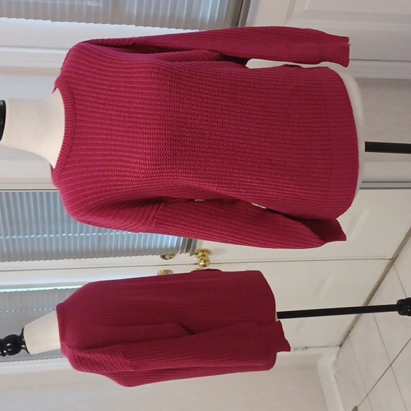 4/$40 Magenta Knit Sweater - Size Medium - Picture 1 of 5